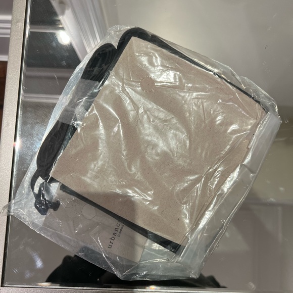 Urbancode leather croc crossbody bag in black - Picture 5 of 6